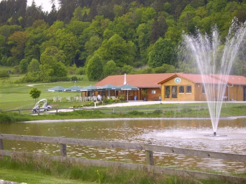 Altmuehlgolf  Wasser mit Spielbahn