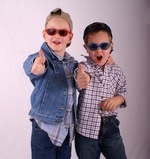 Zwei kl. Jungs mit Brillen