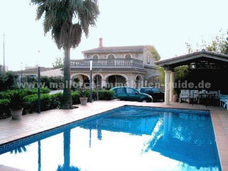 Finca Pool und Auto