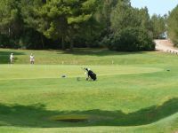 Golf de Poniente Rasenfläche mit Fähnchen