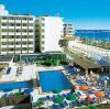 H&auml;userkomplex am Strand mit Pool