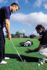 German Golf Academy Mallorca Golfschüler mit Pro beim Üben