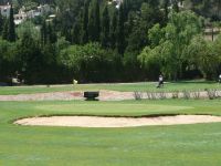 Son Vida Bunker und Wasser Rasenfläche, SAndbunker Wasser Person mit Golfbag