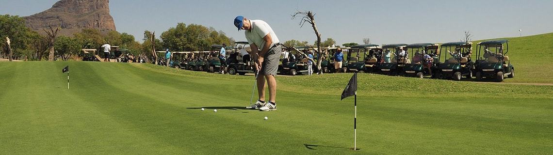 Golfspieler auf dem Golfplatz