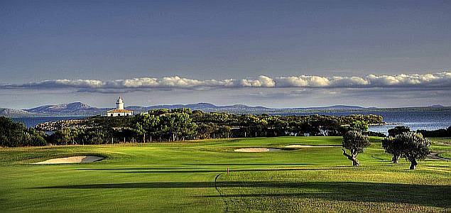 Golfplatz Club de Golf Alcanada Meer und Leuchtturm